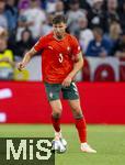 04.06.2025, Fussball UEFA Nations League 2024/25,  Halbfinale, Deutschland - Portugal, in der Allianz-Arena Mnchen. Ruben Dias (Portugal) am Ball 