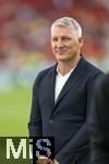 05.06.2025, Fussball UEFA Nations League 2024/25,  Halbfinale, Spanien - Frankreich, in der MHP-Arena Stuttgart,  TV-Experte Bastian Schweinsteiger am Spielfeldrand