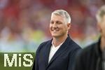 05.06.2025, Fussball UEFA Nations League 2024/25,  Halbfinale, Spanien - Frankreich, in der MHP-Arena Stuttgart,  TV-Experte Bastian Schweinsteiger am Spielfeldrand