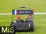 05.06.2025, Fussball UEFA Nations League 2024/25,  Halbfinale, Spanien - Frankreich, in der MHP-Arena Stuttgart,  Getrnkeflaschen am Spielfeldrand 