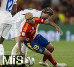 05.06.2025, Fussball UEFA Nations League 2024/25,  Halbfinale, Spanien - Frankreich, in der MHP-Arena Stuttgart,  Theo Hernandez (Frankreich) gegen Lamine Yamal (Spanien) 