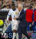 05.06.2025, Fussball UEFA Nations League 2024/25,  Halbfinale, Spanien - Frankreich, in der MHP-Arena Stuttgart,  v.li: Ousmane Dembele (Frankreich) und Trainer Didier Deschamps (Frankreich) 