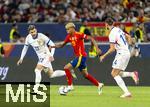05.06.2025, Fussball UEFA Nations League 2024/25,  Halbfinale, Spanien - Frankreich, in der MHP-Arena Stuttgart,  v.li: Theo Hernandez (Frankreich), Lamine Yamal (Spanien), Adrien Rabiot (Frankreich) 