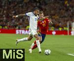 05.06.2025, Fussball UEFA Nations League 2024/25,  Halbfinale, Spanien - Frankreich, in der MHP-Arena Stuttgart,  v.li: Malo Gusto (Frankreich) gegen Dani Olmo (Spanien) 