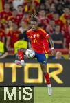 05.06.2025, Fussball UEFA Nations League 2024/25,  Halbfinale, Spanien - Frankreich, in der MHP-Arena Stuttgart,  Nico Williams (Spanien) am Ball 