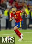 05.06.2025, Fussball UEFA Nations League 2024/25,  Halbfinale, Spanien - Frankreich, in der MHP-Arena Stuttgart,  Lamine Yamal (Spanien) am Ball 