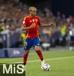 05.06.2025, Fussball UEFA Nations League 2024/25,  Halbfinale, Spanien - Frankreich, in der MHP-Arena Stuttgart,  Lamine Yamal (Spanien) am Ball 