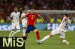 05.06.2025, Fussball UEFA Nations League 2024/25,  Halbfinale, Spanien - Frankreich, in der MHP-Arena Stuttgart,  v.li: Mikel Merino (Spanien) gegen Clement Lenglet (Frankreich) 