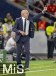 05.06.2025, Fussball UEFA Nations League 2024/25,  Halbfinale, Spanien - Frankreich, in der MHP-Arena Stuttgart,  Trainer Luis de la Fuente (Spanien) gibt Anweisungen.