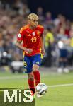 05.06.2025, Fussball UEFA Nations League 2024/25,  Halbfinale, Spanien - Frankreich, in der MHP-Arena Stuttgart,  Lamine Yamal (Spanien) am Ball 