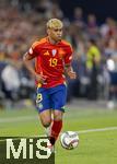 05.06.2025, Fussball UEFA Nations League 2024/25,  Halbfinale, Spanien - Frankreich, in der MHP-Arena Stuttgart,  Lamine Yamal (Spanien) am Ball 