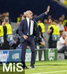 05.06.2025, Fussball UEFA Nations League 2024/25,  Halbfinale, Spanien - Frankreich, in der MHP-Arena Stuttgart,  Trainer Luis de la Fuente (Spanien) gibt Anweisungen.