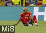 05.06.2025, Fussball UEFA Nations League 2024/25,  Halbfinale, Spanien - Frankreich, in der MHP-Arena Stuttgart,  Lamine Yamal (Spanien) am Boden 