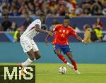 05.06.2025, Fussball UEFA Nations League 2024/25,  Halbfinale, Spanien - Frankreich, in der MHP-Arena Stuttgart,  re: Nico Williams (Spanien) am Ball 