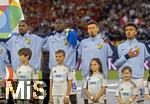 05.06.2025, Fussball UEFA Nations League 2024/25,  Halbfinale, Spanien - Frankreich, in der MHP-Arena Stuttgart,  Aufstellung zur Hymne, v.li:  Torwart Mike Maignan (Frankreich), Ibrahima Konate (Frankreich), Clement Lenglet (Frankreich), Desire Doue (Frankreich), 