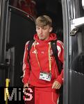 15.06.2025, FIFA Club World Cup 2025, Gruppe C, FC Bayern Mnchen - Auckland City, im TQL Stadium, Cincinnati (USA), Spieler steigen aus dem Mannschaftsbus, Lennart Karl (Bayern Mnchen) 