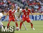 15.06.2025, FIFA Club World Cup 2025, Gruppe C, FC Bayern Mnchen - Auckland City, im TQL Stadium, Cincinnati (USA), li: Joshua Kimmich (FC Bayern Mnchen), re: Jonathan Tah (FC Bayern Mnchen) Zweikampf,