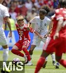 15.06.2025, FIFA Club World Cup 2025, Gruppe C, FC Bayern Mnchen - Auckland City, im TQL Stadium, Cincinnati (USA), Lennart Karl (li, Bayern Mnchen) im Zweikampf gegen Dylan Manickum (Auckland)