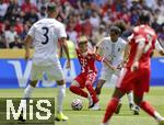 15.06.2025, FIFA Club World Cup 2025, Gruppe C, FC Bayern Mnchen - Auckland City, im TQL Stadium, Cincinnati (USA), Lennart Karl (li, Bayern Mnchen) im Zweikampf gegen Dylan Manickum (Auckland)