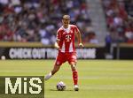 15.06.2025, FIFA Club World Cup 2025, Gruppe C, FC Bayern Mnchen - Auckland City, im TQL Stadium, Cincinnati (USA),  Josip Stanisic (Bayern Mnchen) am Ball 