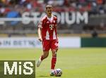 15.06.2025, FIFA Club World Cup 2025, Gruppe C, FC Bayern Mnchen - Auckland City, im TQL Stadium, Cincinnati (USA),  Josip Stanisic (Bayern Mnchen) am Ball 