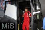15.06.2025, FIFA Club World Cup 2025, Gruppe C, FC Bayern Mnchen - Auckland City, im TQL Stadium, Cincinnati (USA), David Santos Daiber (Bayern Mnchen) steigt aus dem Mannschaftsbus.