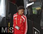 15.06.2025, FIFA Club World Cup 2025, Gruppe C, FC Bayern Mnchen - Auckland City, im TQL Stadium, Cincinnati (USA), Cassiano Kiala (Bayern Mnchen) steigt aus dem Mannschaftsbus.