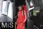 15.06.2025, FIFA Club World Cup 2025, Gruppe C, FC Bayern Mnchen - Auckland City, im TQL Stadium, Cincinnati (USA), Jonah Kusi-Asare (Bayern Mnchen) steigt aus dem Mannschaftsbus.