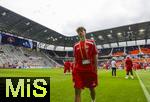 15.06.2025, FIFA Club World Cup 2025, Gruppe C, FC Bayern Mnchen - Auckland City, im TQL Stadium, Cincinnati (USA), Maurice Krattenmacher (FC Bayern Mnchen) besichtigt das Spielfeld.