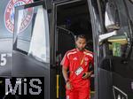 15.06.2025, FIFA Club World Cup 2025, Gruppe C, FC Bayern Mnchen - Auckland City, im TQL Stadium, Cincinnati (USA), Serge Gnabry (FC Bayern Mnchen) steigt aus dem Bus aus.