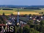 17.06.2025,  Bad Wrishofen,  Gartenstadt. Der marode Kirchturm von St. Ulrich in der Gartenstadt ist mit Schutzfolie eingewickelt.