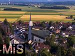 17.06.2025,  Bad Wrishofen,  Gartenstadt. Der marode Kirchturm von St. Ulrich in der Gartenstadt ist mit Schutzfolie eingewickelt.
