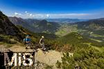 21.06.2025, Wandern im Allgu bei Oberjoch, Panorama Ausblick vom Berg Iseler,  Er ist der Hausberg von Oberjoch und Bad Hindelang. Hhe ber NN 1876 Meter. Hier sieht man rechts Bad Hindelang, ganz hinten Sonthofen,