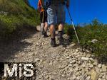 21.06.2025, Wandern im Allgu bei Oberjoch, Urlauber wandern am Berg Iseler,  Er ist der Hausberg von Oberjoch und Bad Hindelang. (Modelreleased)   