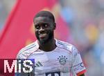 24.06.2025, FIFA Club World Cup 2025, Gruppe C, Benfica Lissabon - FC Bayern Mnchen, im Bank of America Stadium (Charlotte, NC), Dayot Upamecano (FC Bayern Mnchen) lacht 