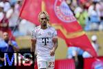 24.06.2025, FIFA Club World Cup 2025, Gruppe C, Benfica Lissabon - FC Bayern Mnchen, im Bank of America Stadium (Charlotte, NC), Sacha Boey (FC Bayern Mnchen) nachdenklich 