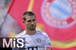 24.06.2025, FIFA Club World Cup 2025, Gruppe C, Benfica Lissabon - FC Bayern Mnchen, im Bank of America Stadium (Charlotte, NC), Raphael Guerreiro (FC Bayern Mnchen) nachdenklich 