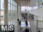 04.06.2025, Airport Palma de Mallorca,  Fluggste am neu gebauten Ankunfts-Gate.