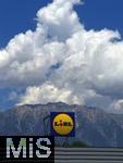 29.6.2025, Imst in Tirol, LIDL-Firmenschild vor dem Alpenkamm-Hintergrund.