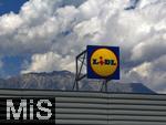 29.6.2025, Imst in Tirol, LIDL-Firmenschild vor dem Alpenkamm-Hintergrund.
