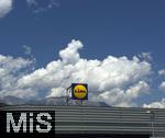 29.6.2025, Imst in Tirol, LIDL-Firmenschild vor dem Alpenkamm-Hintergrund.