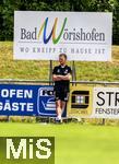 05.07.2025, Fussball 2. Bundesliga 2025/2026, 1.FC Magdeburg im Sommertrainingslager in Bad Wrishofen im Unterallgu,  Trainer Markus Fiedler (Magdeburg) nachdenklich am Werbeschild fr die Bad Wrishofener Kneippkur.