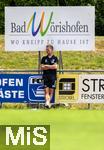 05.07.2025, Fussball 2. Bundesliga 2025/2026, 1.FC Magdeburg im Sommertrainingslager in Bad Wrishofen im Unterallgu,  Trainer Markus Fiedler (Magdeburg) nachdenklich am Werbeschild fr die Bad Wrishofener Kneippkur.