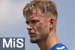 05.07.2025, Fussball 2. Bundesliga 2025/2026, 1.FC Magdeburg im Sommertrainingslager in Bad Wrishofen im Unterallgu,  Alexander Ahl-Holmstrm (1. FC Magdeburg) verlsst mit Beule am Auge den Platz nach einem Zusammenprall mit Torwart Robert Kampa (1. FC Magdeburg) 