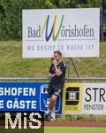 05.07.2025, Fussball 2. Bundesliga 2025/2026, 1.FC Magdeburg im Sommertrainingslager in Bad Wrishofen im Unterallgu,  Trainer Markus Fiedler (Magdeburg) nachdenklich am Werbeschild fr die Bad Wrishofener Kneippkur.