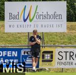 05.07.2025, Fussball 2. Bundesliga 2025/2026, 1.FC Magdeburg im Sommertrainingslager in Bad Wrishofen im Unterallgu,  Trainer Markus Fiedler (Magdeburg) nachdenklich am Werbeschild fr die Bad Wrishofener Kneippkur.