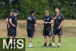 05.07.2025, Fussball 2. Bundesliga 2025/2026, 1.FC Magdeburg im Sommertrainingslager in Bad Wrishofen im Unterallgu,  re: Trainer Markus Fiedler (Magdeburg) mit seinem Trainerteam
