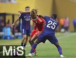 05.07.2025, FIFA Club World Cup 2025, Viertelfinale, Paris St. Germain - FC Bayern Mnchen, im Mercedes-Benz Stadium (Atlanta, GA), v.re: Nuno Mendes (FC Paris Saint-Germain) gegen Sacha Boey (FC Bayern Mnchen) 