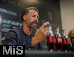 07.07.2025, Fussball 1. Bundesliga 2025/2026, Trainingsauftakt FC Augsburg, Pressekonferenz in der WWK-Arena Augsburg, Vorstellung von Trainer Sandro Wagner (FC Augsburg). 
 

