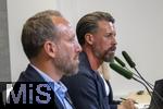 07.07.2025, Fussball 1. Bundesliga 2025/2026, Trainingsauftakt FC Augsburg, Pressekonferenz in der WWK-Arena Augsburg, Vorstellung von Trainer Sandro Wagner (re, FC Augsburg). li: Geschftsfhrer Michael Strll (FC Augsburg) 
 

